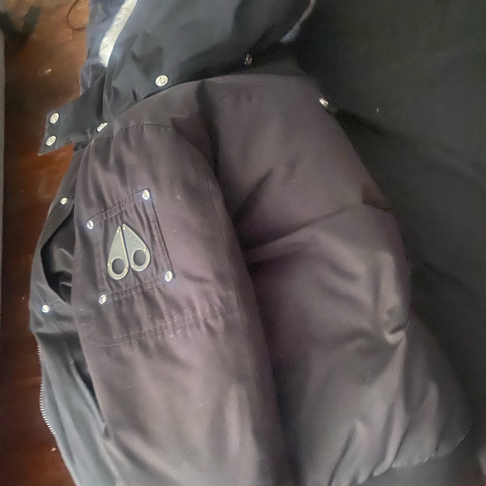 Moose knuckle Black Puffer Jacket with Embroidered Logo- zipper is broke